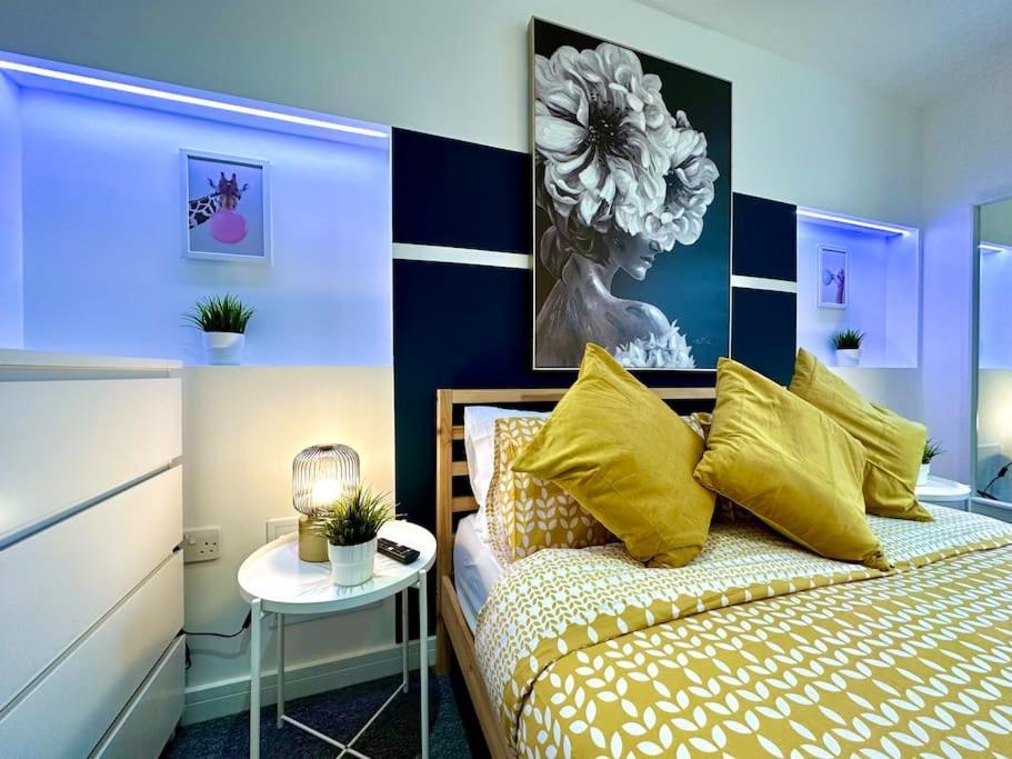 Massive New 8 Bedroom House Sleeps Up To 21 - Accepts Groups - Great Location - Free Parking - Fast Wifi - Smart Tvs - Sleeps Up To 21 People - Close To Bournemouth & Poole Town Centre & Sandbanks Esterno foto