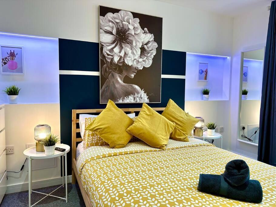 Massive New 8 Bedroom House Sleeps Up To 21 - Accepts Groups - Great Location - Free Parking - Fast Wifi - Smart Tvs - Sleeps Up To 21 People - Close To Bournemouth & Poole Town Centre & Sandbanks Esterno foto