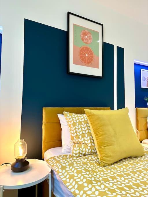Massive New 8 Bedroom House Sleeps Up To 21 - Accepts Groups - Great Location - Free Parking - Fast Wifi - Smart Tvs - Sleeps Up To 21 People - Close To Bournemouth & Poole Town Centre & Sandbanks Esterno foto