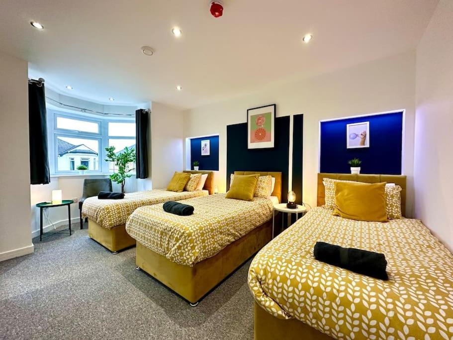 Massive New 8 Bedroom House Sleeps Up To 21 - Accepts Groups - Great Location - Free Parking - Fast Wifi - Smart Tvs - Sleeps Up To 21 People - Close To Bournemouth & Poole Town Centre & Sandbanks Esterno foto