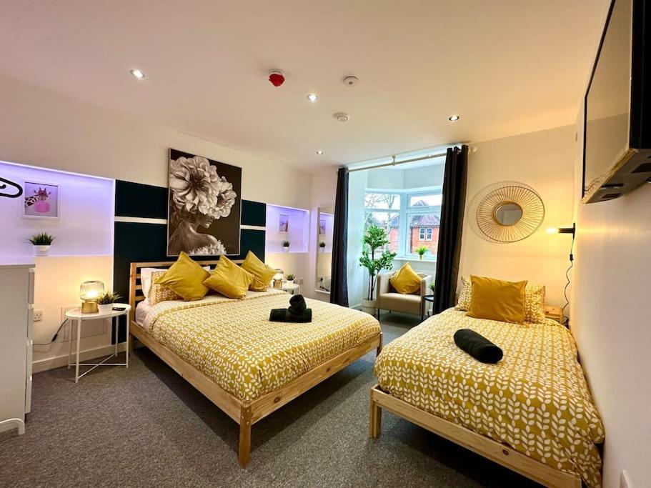 Massive New 8 Bedroom House Sleeps Up To 21 - Accepts Groups - Great Location - Free Parking - Fast Wifi - Smart Tvs - Sleeps Up To 21 People - Close To Bournemouth & Poole Town Centre & Sandbanks Esterno foto