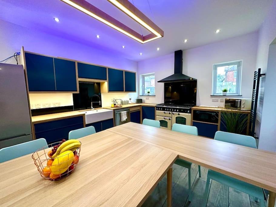 Massive New 8 Bedroom House Sleeps Up To 21 - Accepts Groups - Great Location - Free Parking - Fast Wifi - Smart Tvs - Sleeps Up To 21 People - Close To Bournemouth & Poole Town Centre & Sandbanks Esterno foto