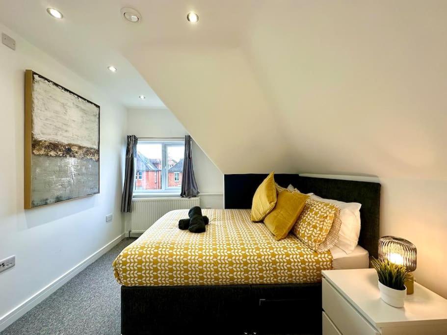 Massive New 8 Bedroom House Sleeps Up To 21 - Accepts Groups - Great Location - Free Parking - Fast Wifi - Smart Tvs - Sleeps Up To 21 People - Close To Bournemouth & Poole Town Centre & Sandbanks Esterno foto