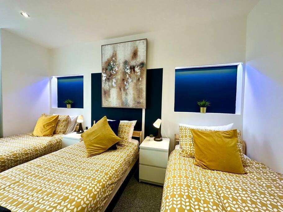 Massive New 8 Bedroom House Sleeps Up To 21 - Accepts Groups - Great Location - Free Parking - Fast Wifi - Smart Tvs - Sleeps Up To 21 People - Close To Bournemouth & Poole Town Centre & Sandbanks Esterno foto